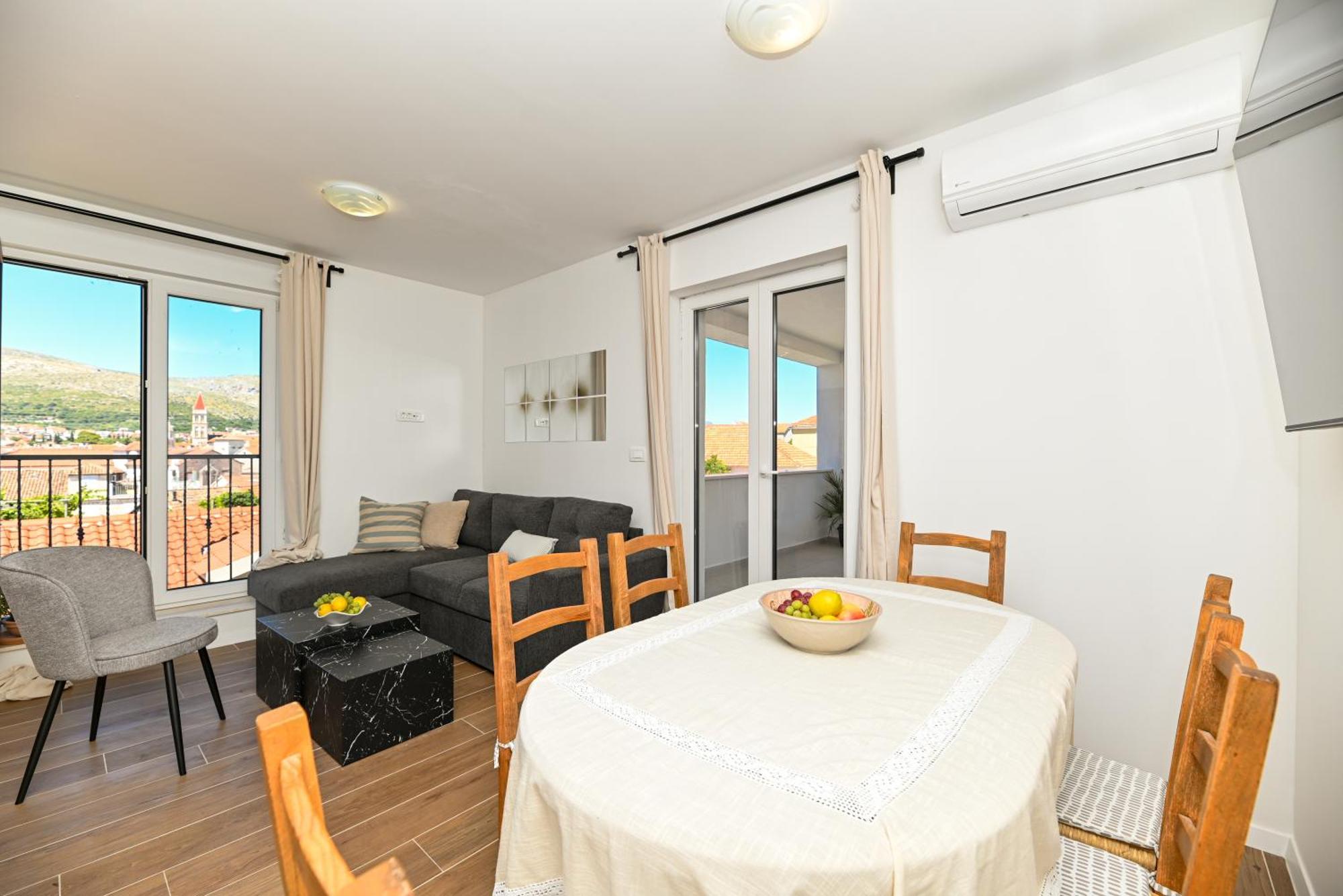 Downtown Apartments Maar Трогир Экстерьер фото