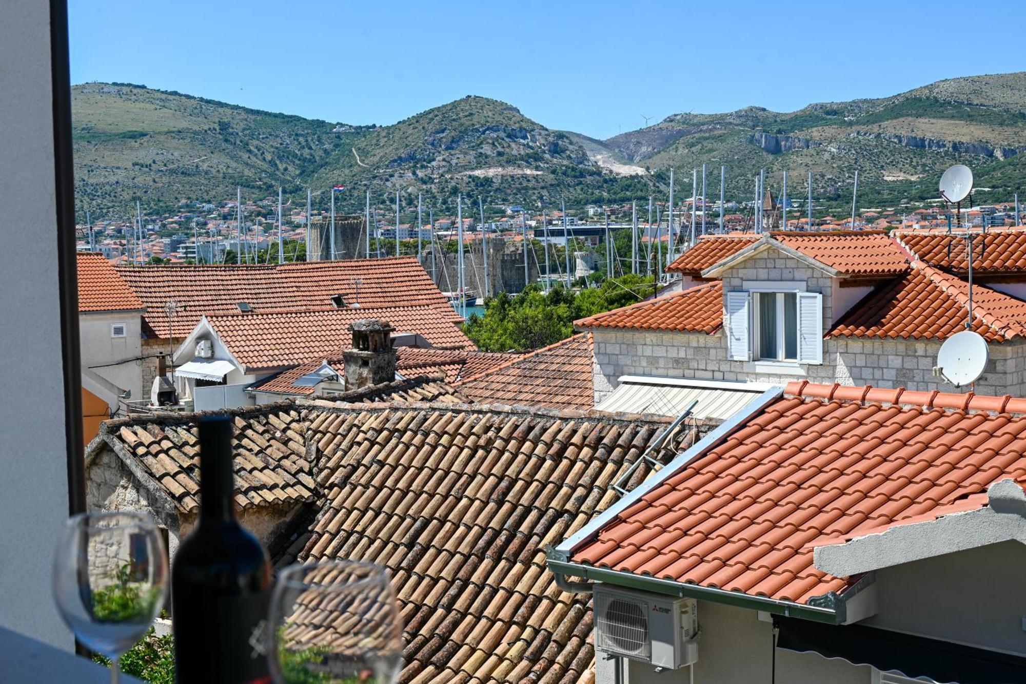 Downtown Apartments Maar Трогир Экстерьер фото