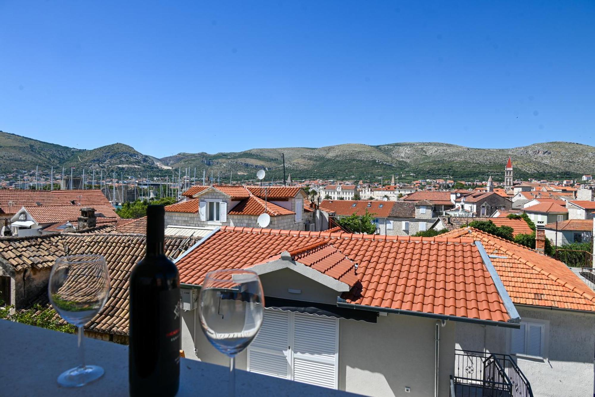 Downtown Apartments Maar Трогир Экстерьер фото